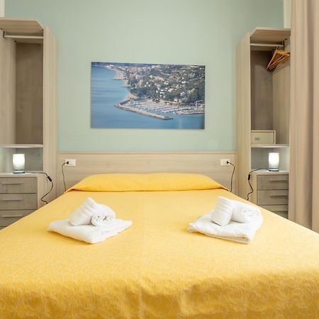 Hotel La Bussola Finale Ligure Dış mekan fotoğraf